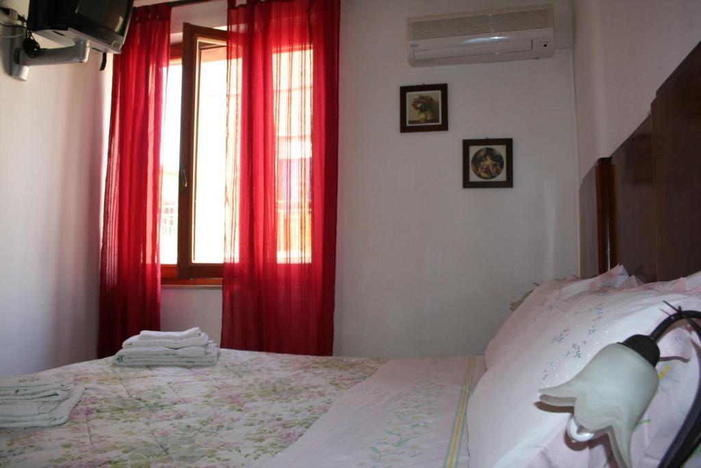 B&B Guest House Il Porto Vecchio Stintino Værelse billede