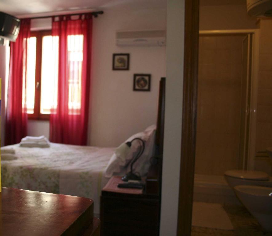 B&B Guest House Il Porto Vecchio Stintino Værelse billede